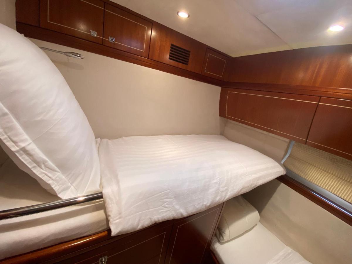 Yacht In Barcelona Hotel Sant Adria de Besos Kültér fotó