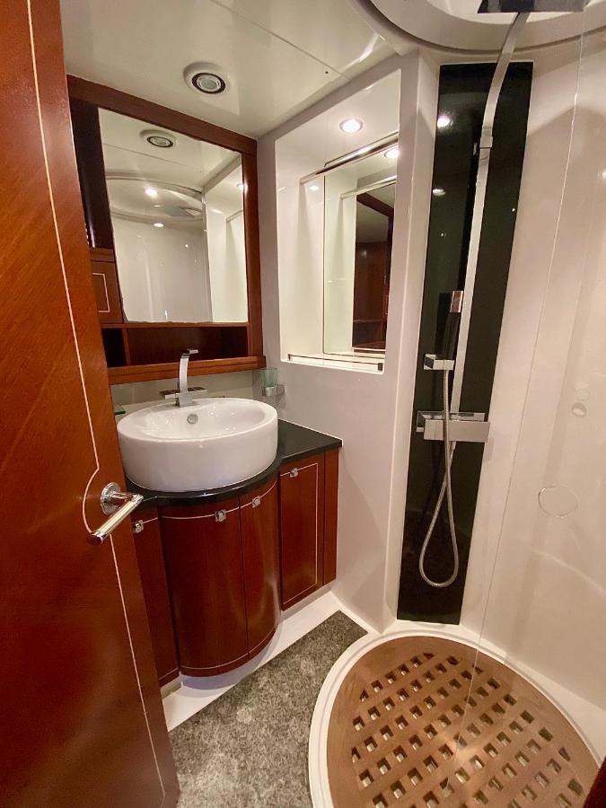Yacht In Barcelona Hotel Sant Adria de Besos Kültér fotó