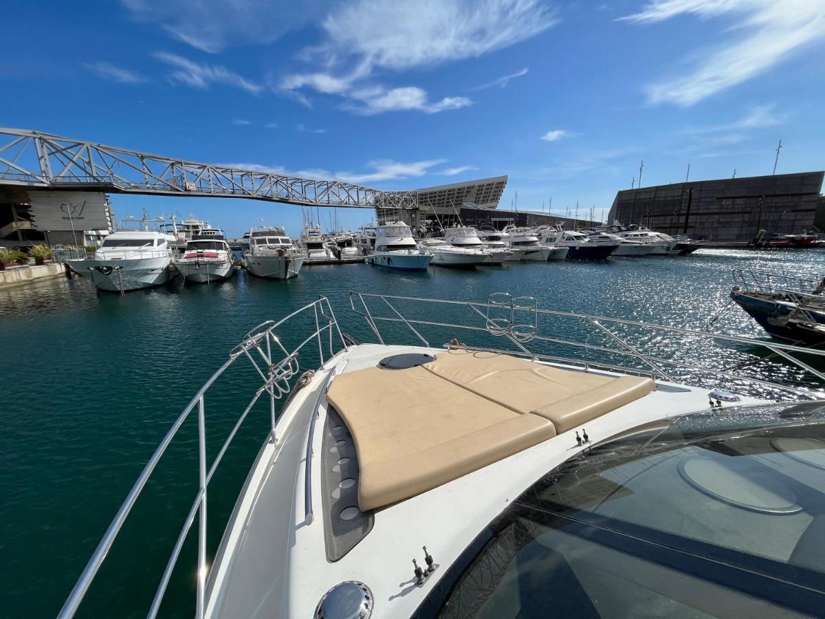 Yacht In Barcelona Hotel Sant Adria de Besos Kültér fotó